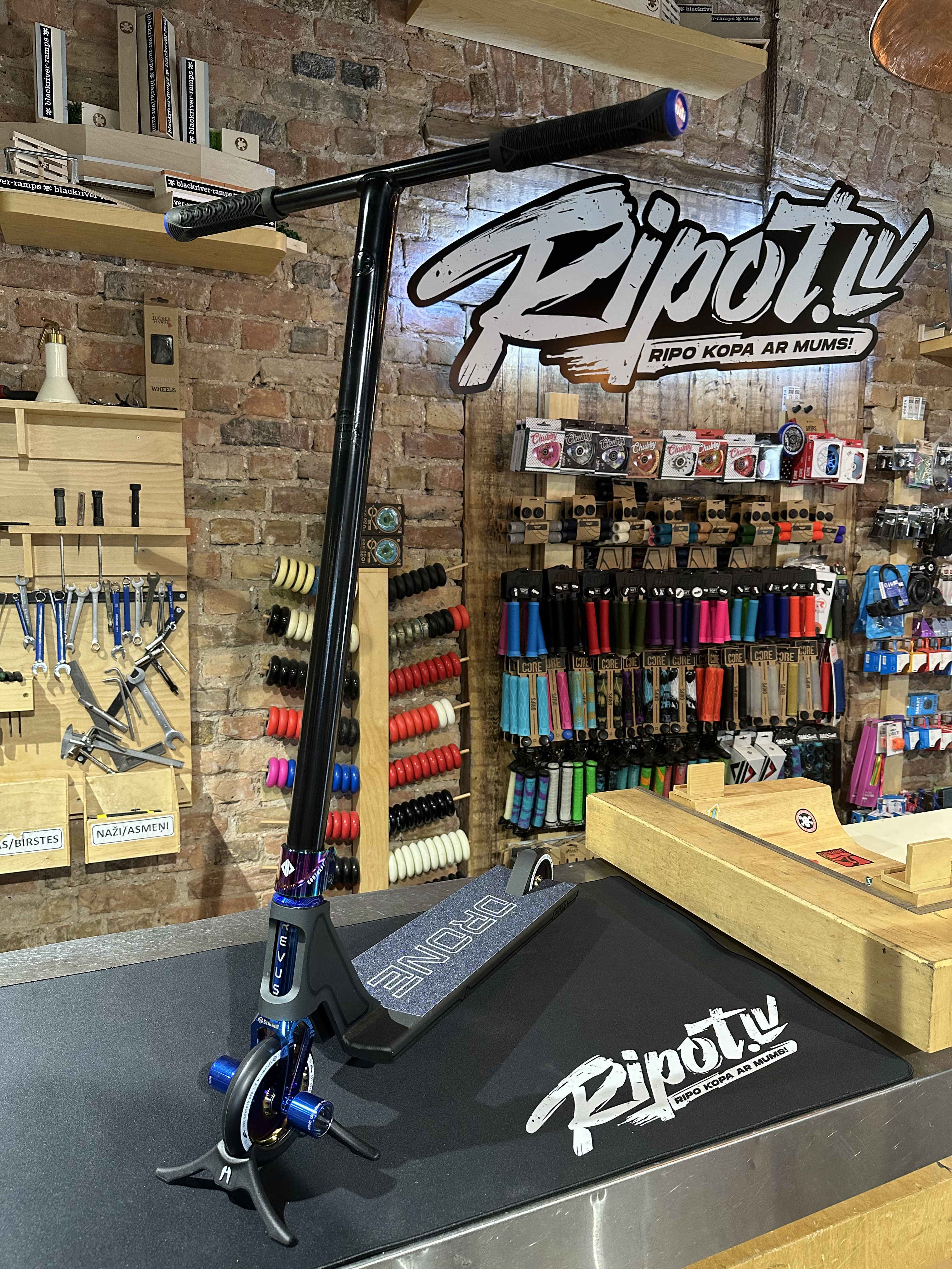 Aztek Blue Custom Pro triku skrejritenis