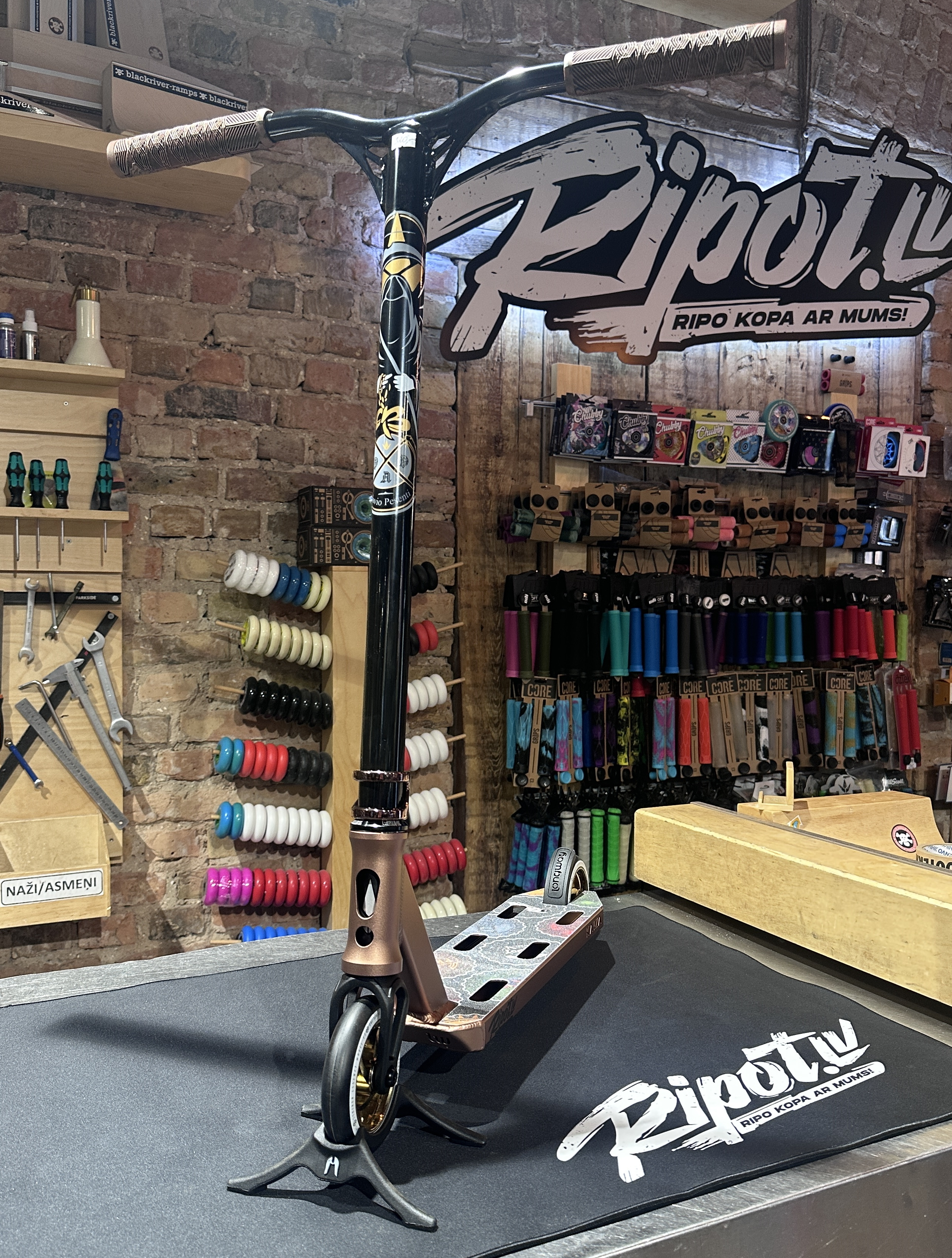 Longway Kaiza Custom Pro Scooter
